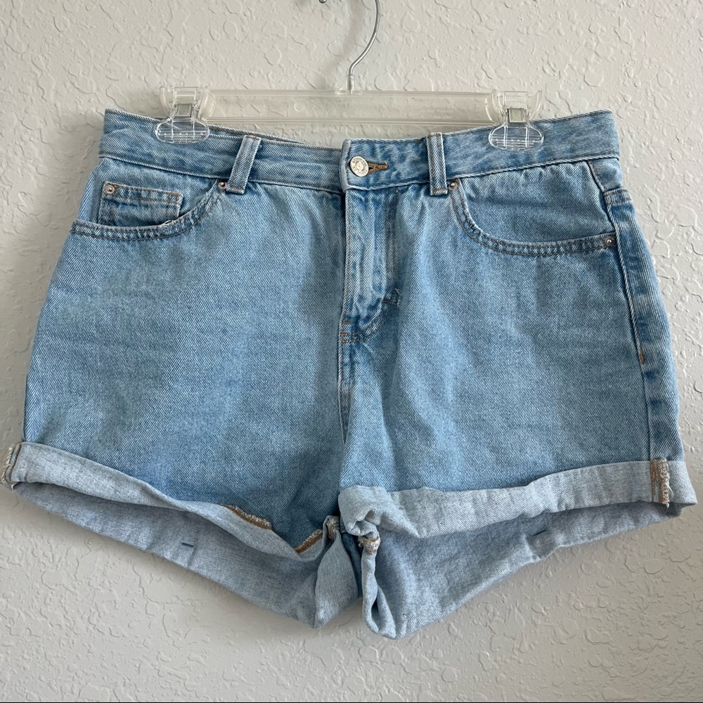 Light jean short